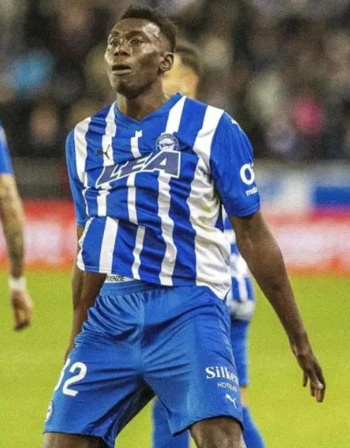 英超雙雄競逐：阿格霍瓦轉(zhuǎn)會風(fēng)云起