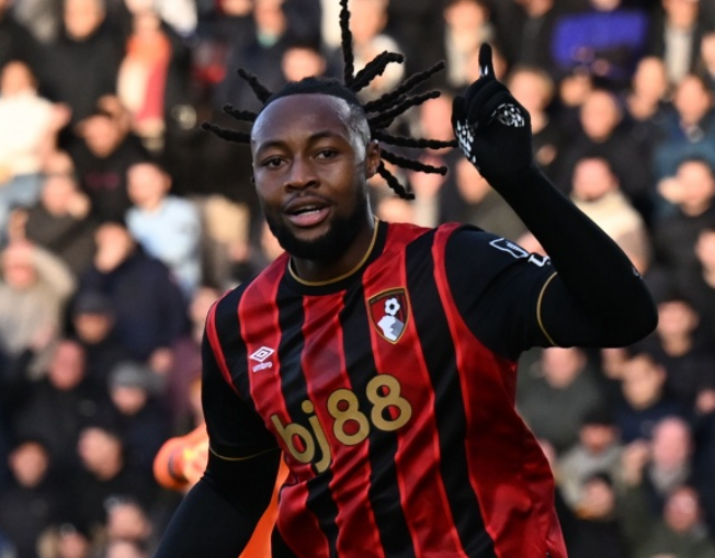 曼聯(lián)引援塞梅尼奧：堅守薪資結(jié)構(gòu)，競爭態(tài)勢復(fù)雜